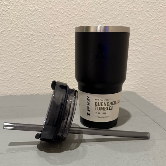 NWT Stanley 20 oz black/white The Flowstate Quencher H2.0 Tumbler with SHRM logo - Picture 6 of 10